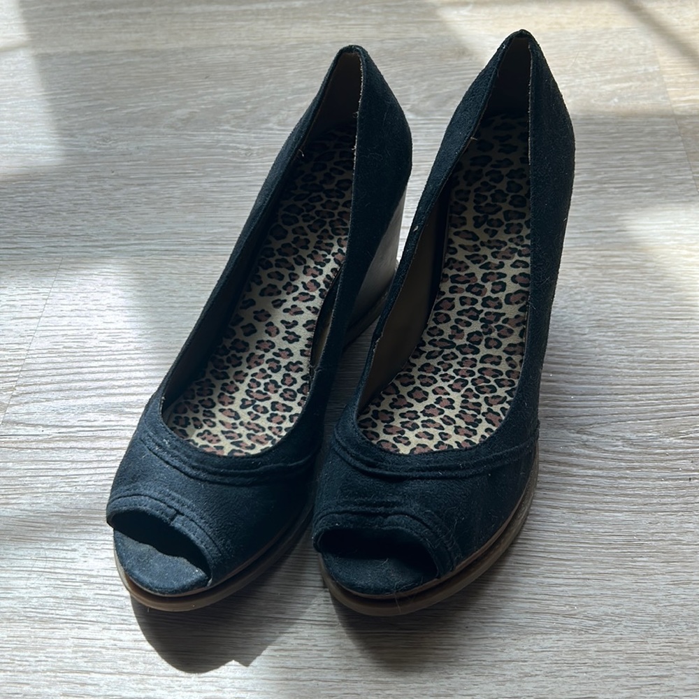 Cute black wedges